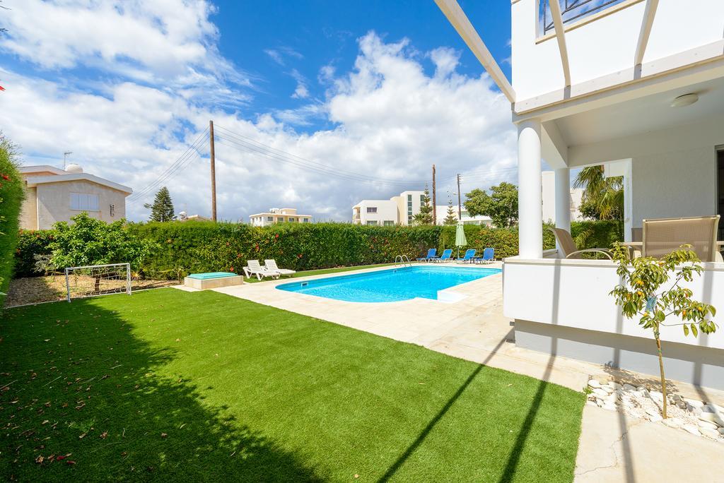Merab Center Villas 아이아 나파 객실 사진