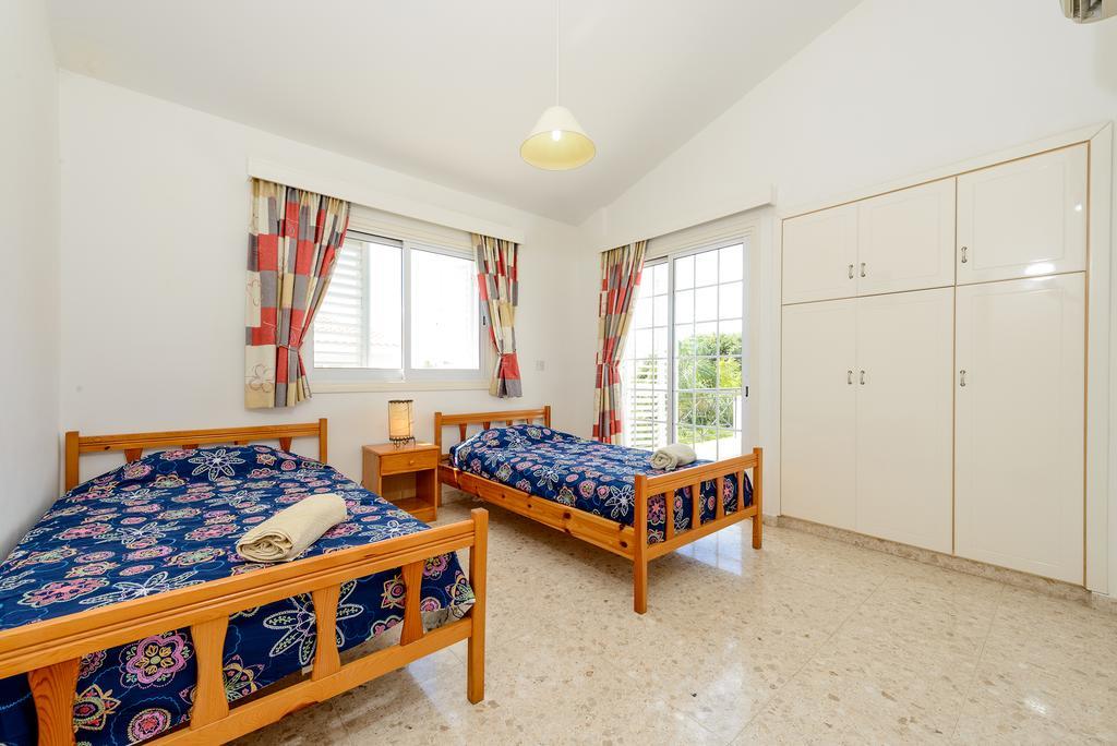 Merab Center Villas 아이아 나파 객실 사진