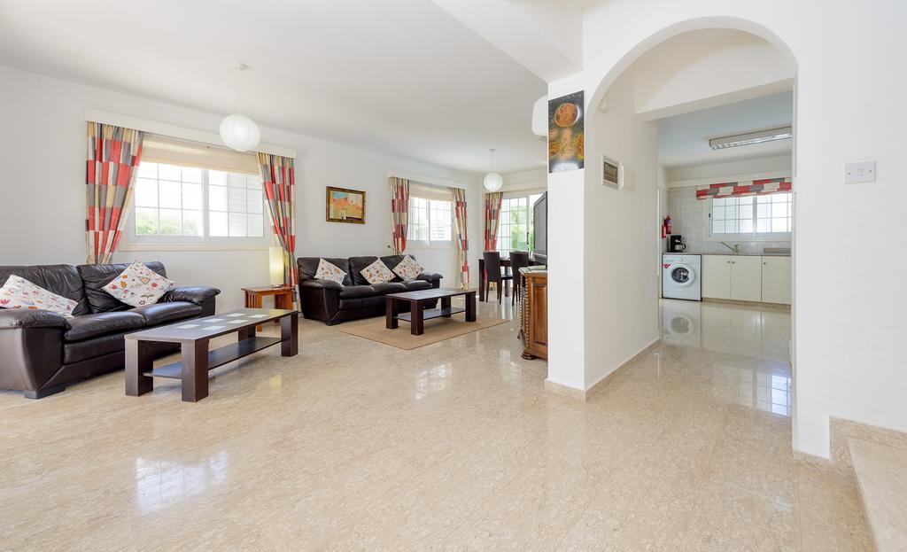 Merab Center Villas 아이아 나파 객실 사진