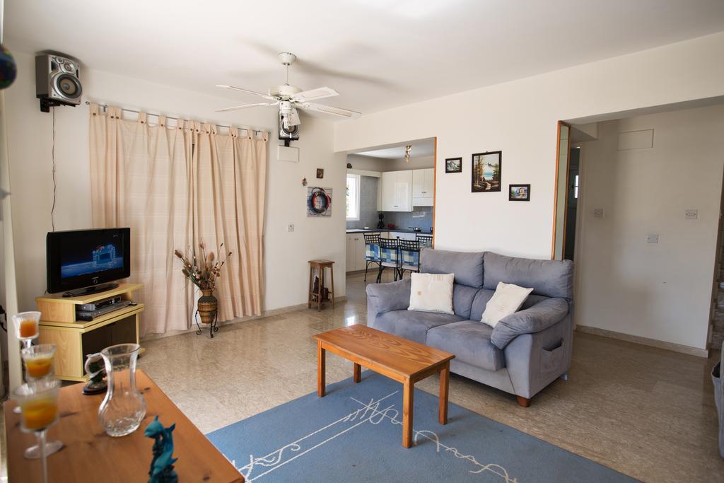 Merab Center Villas 아이아 나파 외부 사진