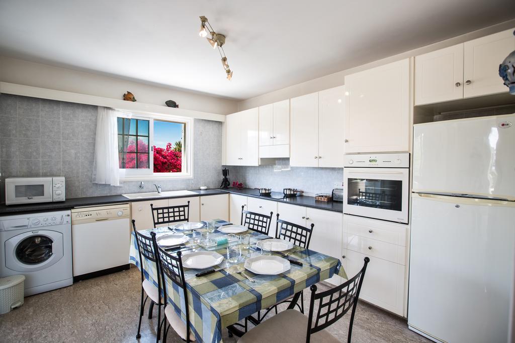 Merab Center Villas 아이아 나파 외부 사진
